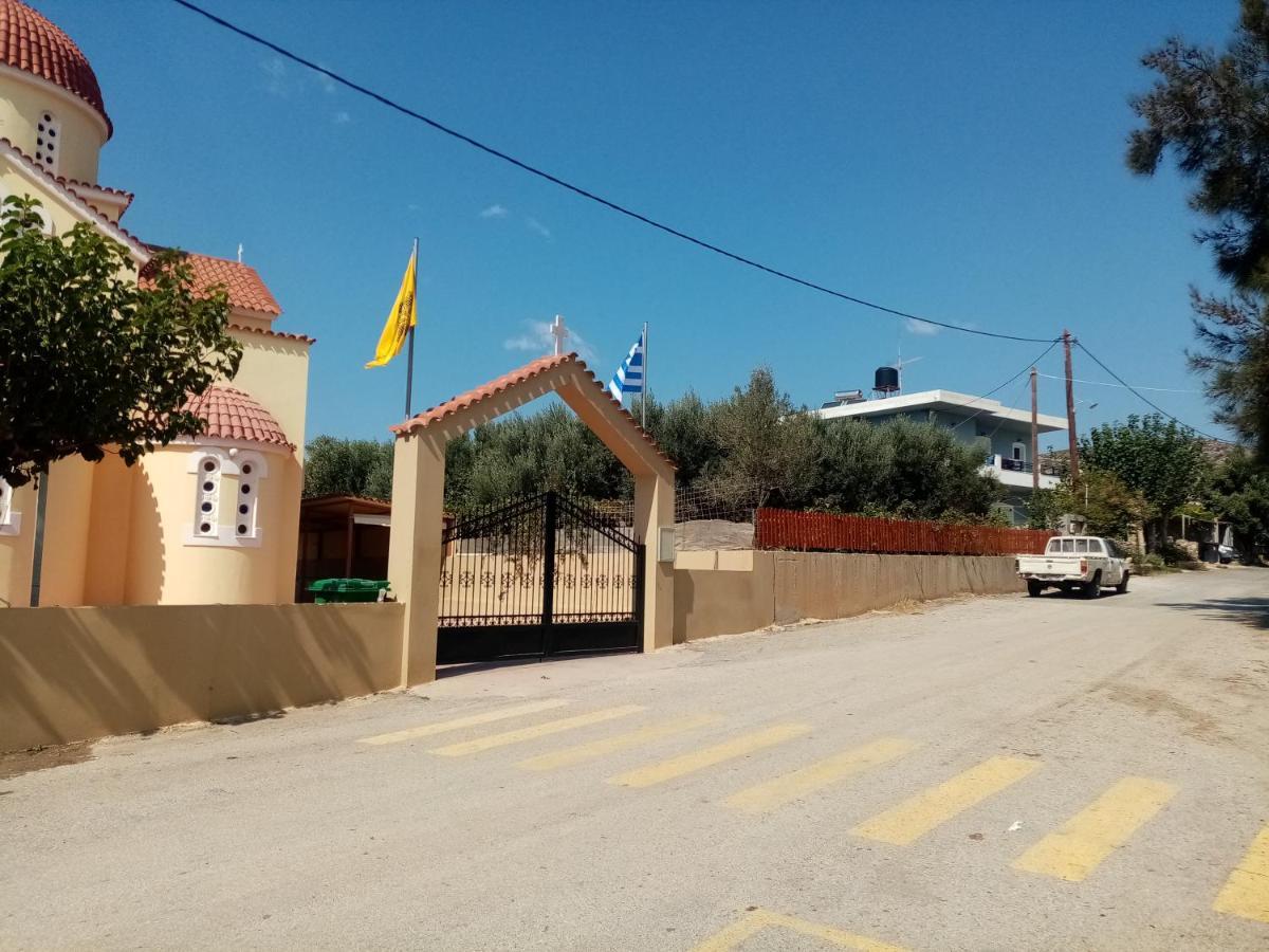 Vine Veranda Palaiochora Bagian luar foto